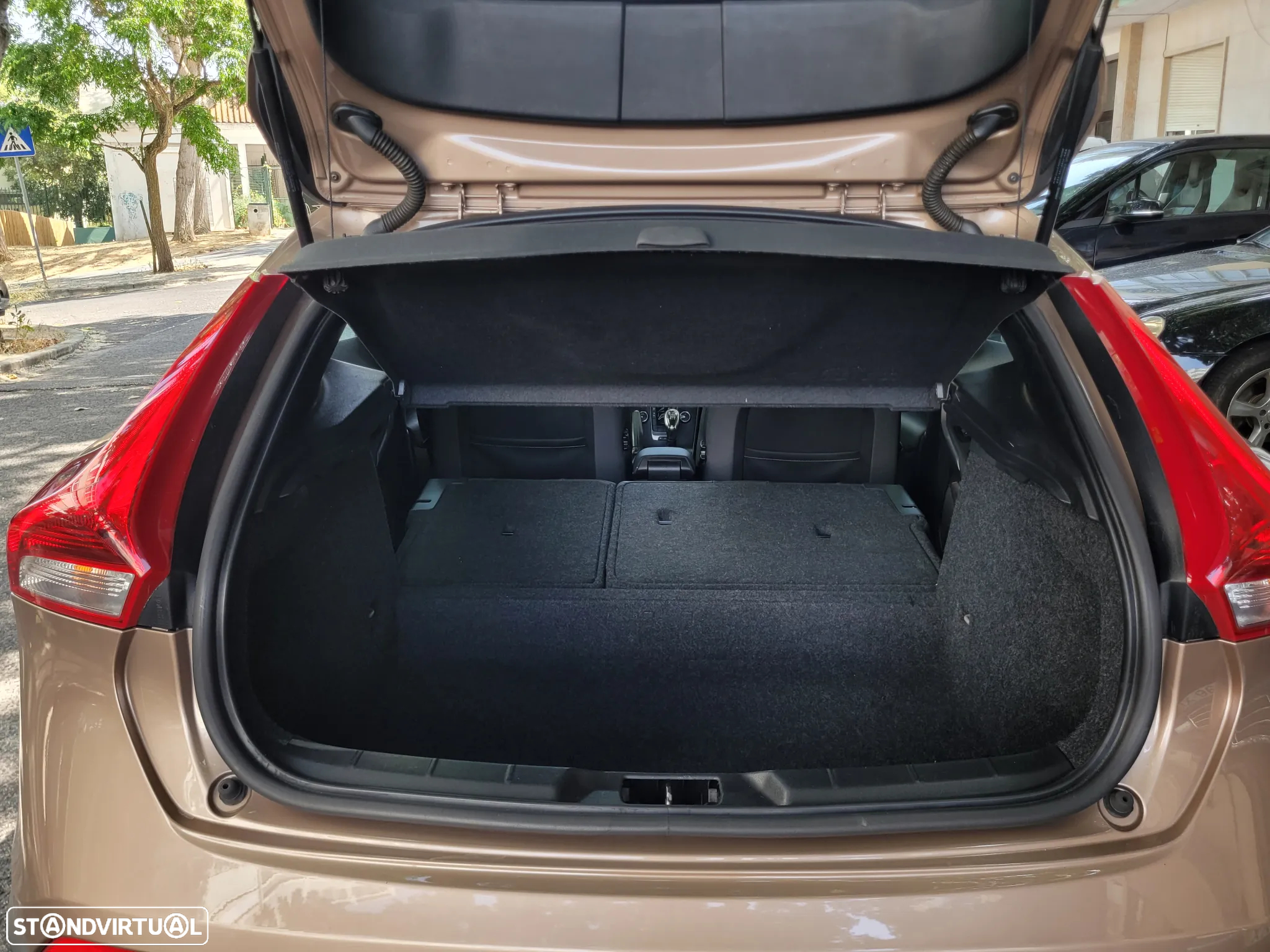 Volvo V40 Cross Country 1.6 D2 VOR - 41