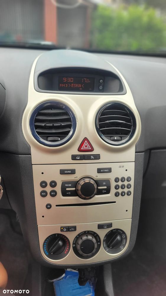 Opel Corsa 1.2 16V Cosmo - 9