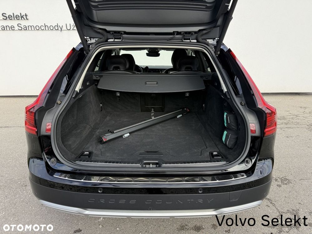 Volvo V90 Cross Country - 10