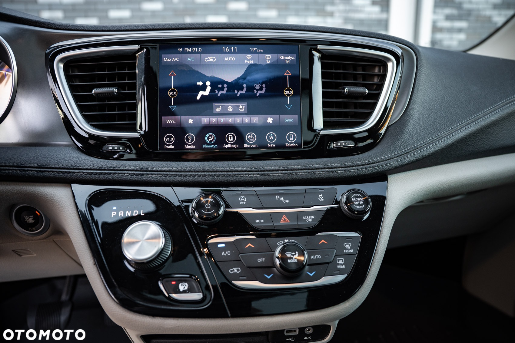 Chrysler Pacifica - 11