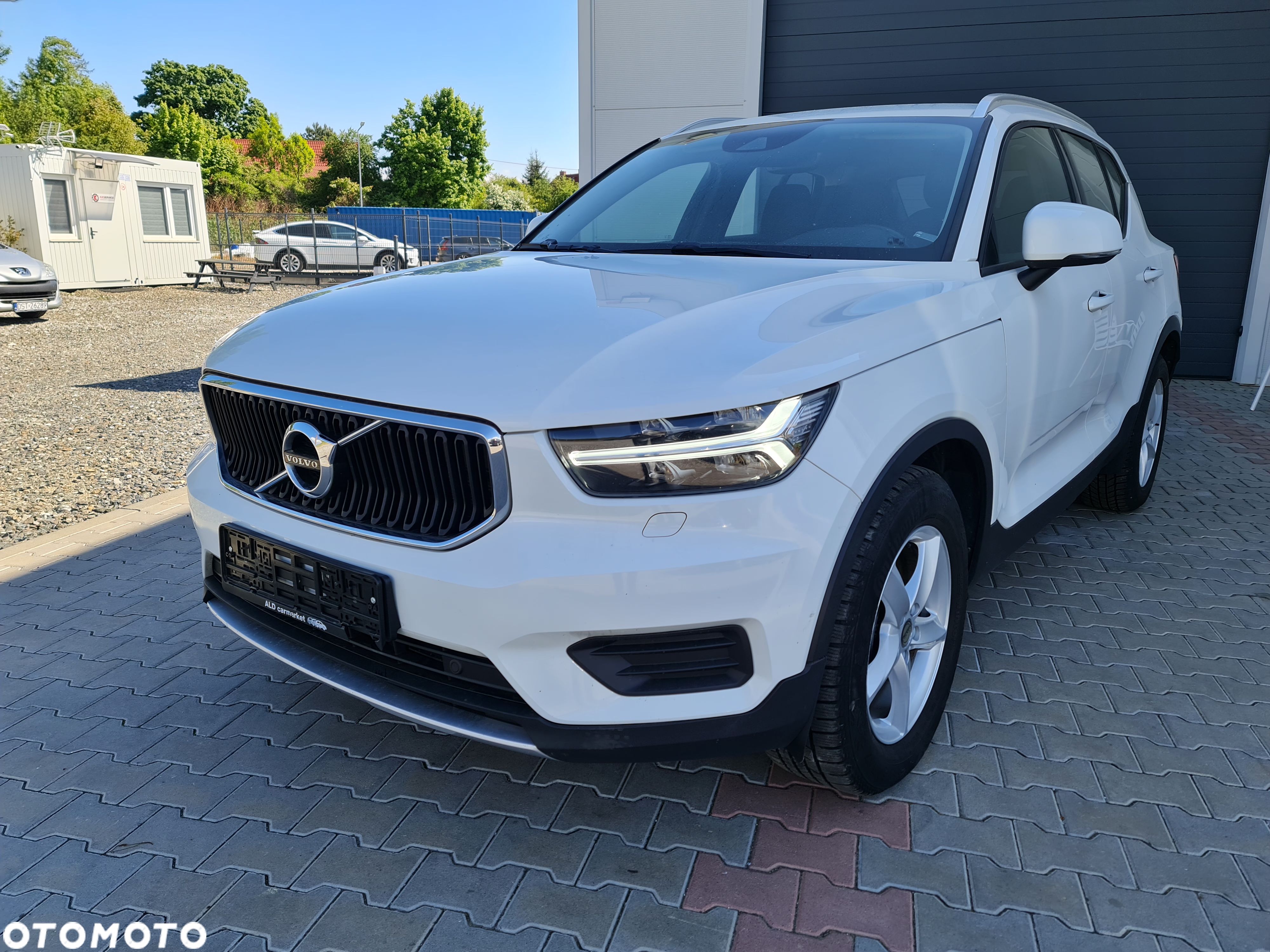 Volvo XC 40 D3 AWD Geartronic Momentum Pro - 1