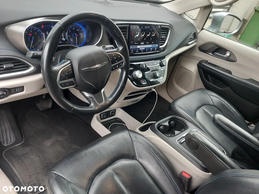 Chrysler Pacifica - 8