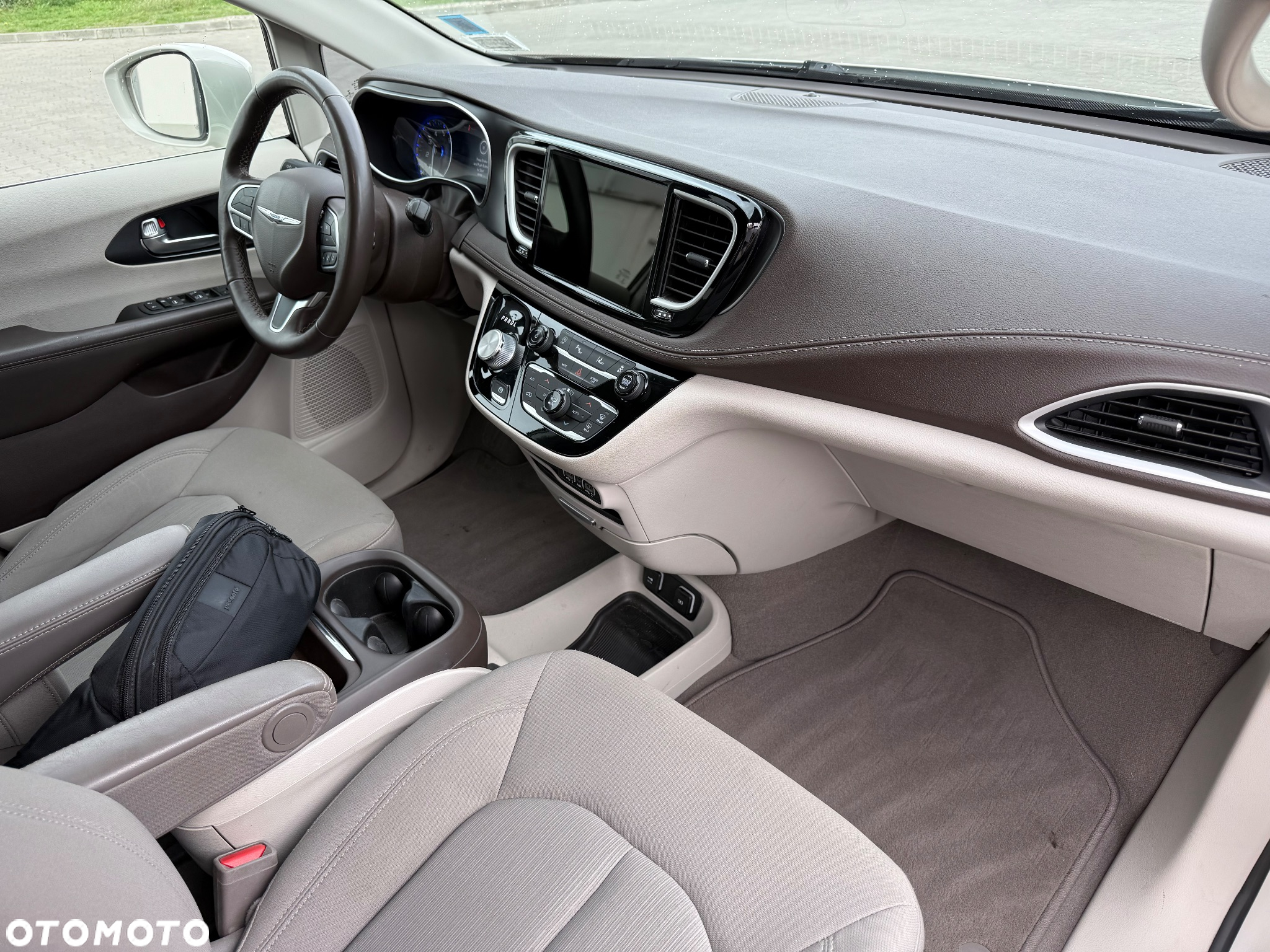 Chrysler Pacifica - 21