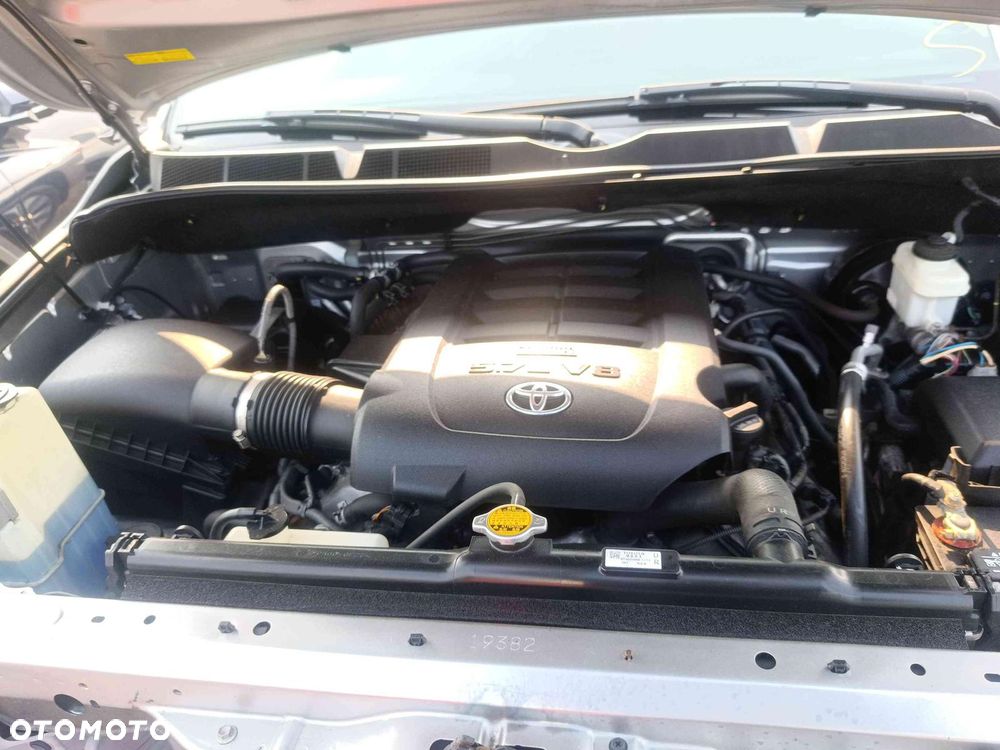 Toyota Sequoia - 2