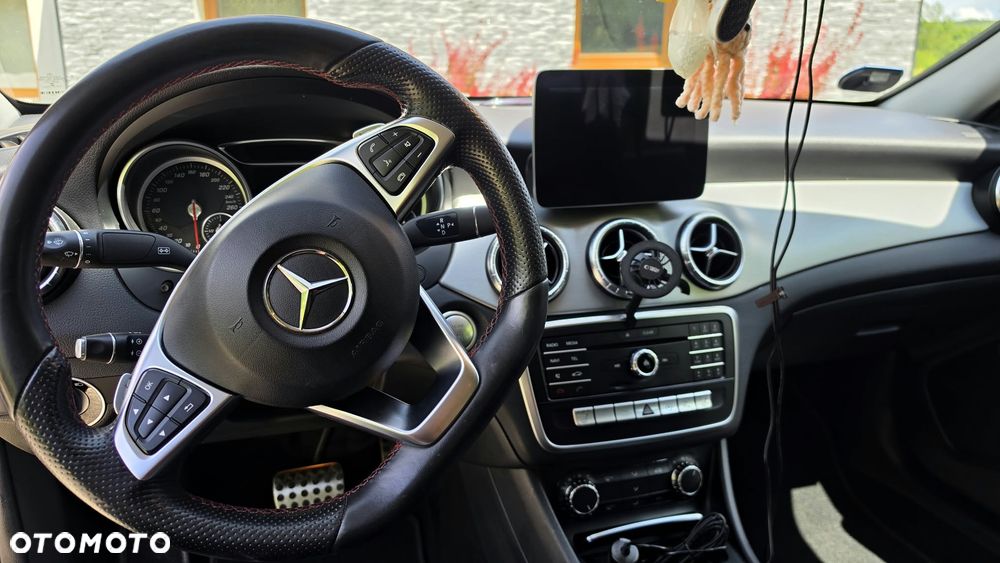 Mercedes-Benz CLA 220 4-Matic AMG Line - 6