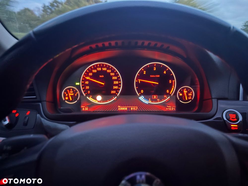 BMW Seria 5 520d - 29