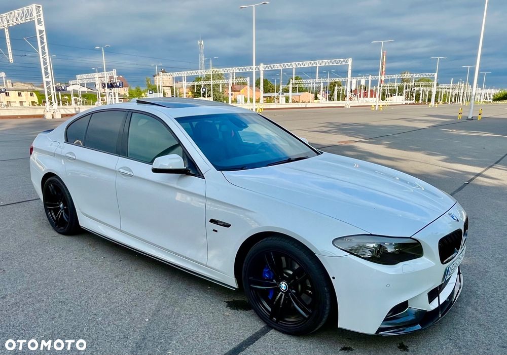 BMW Seria 5 550i xDrive Sport-Aut - 2