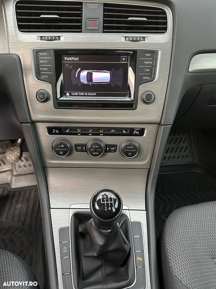 Volkswagen Golf - 10