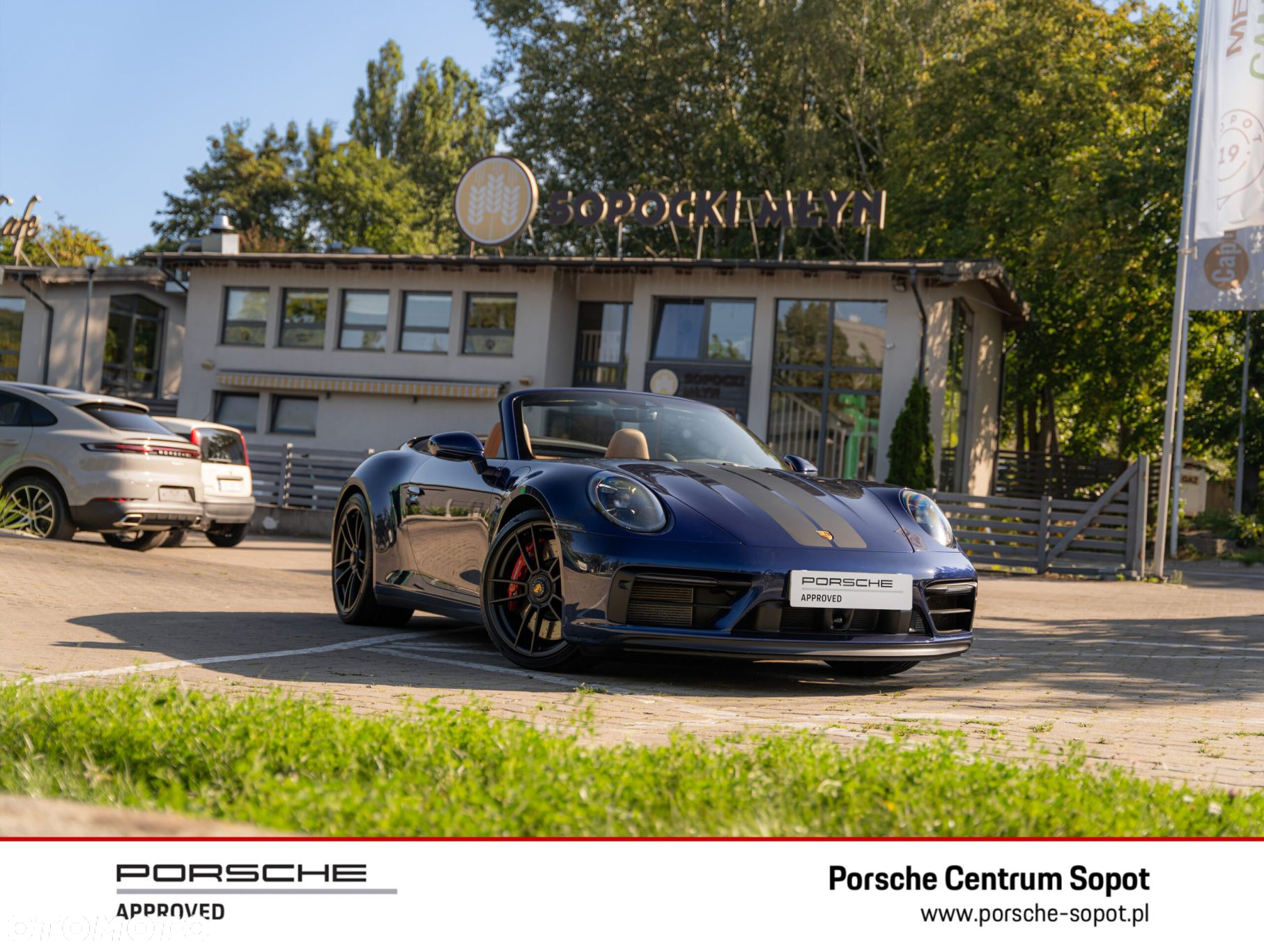 Porsche 911 Carrera GTS Cabrio - 13
