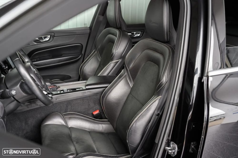 Volvo XC 60 2.0 T8 PHEV R-Design AWD - 29