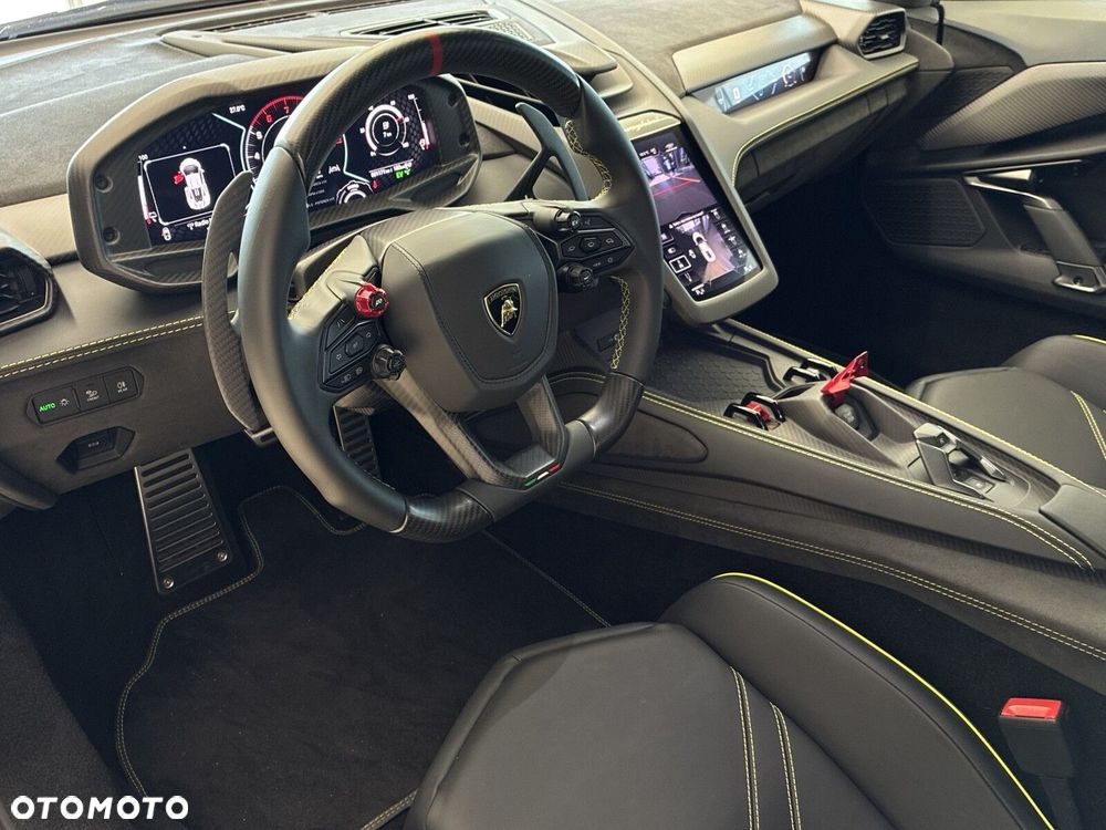 Lamborghini Revuelto - 12