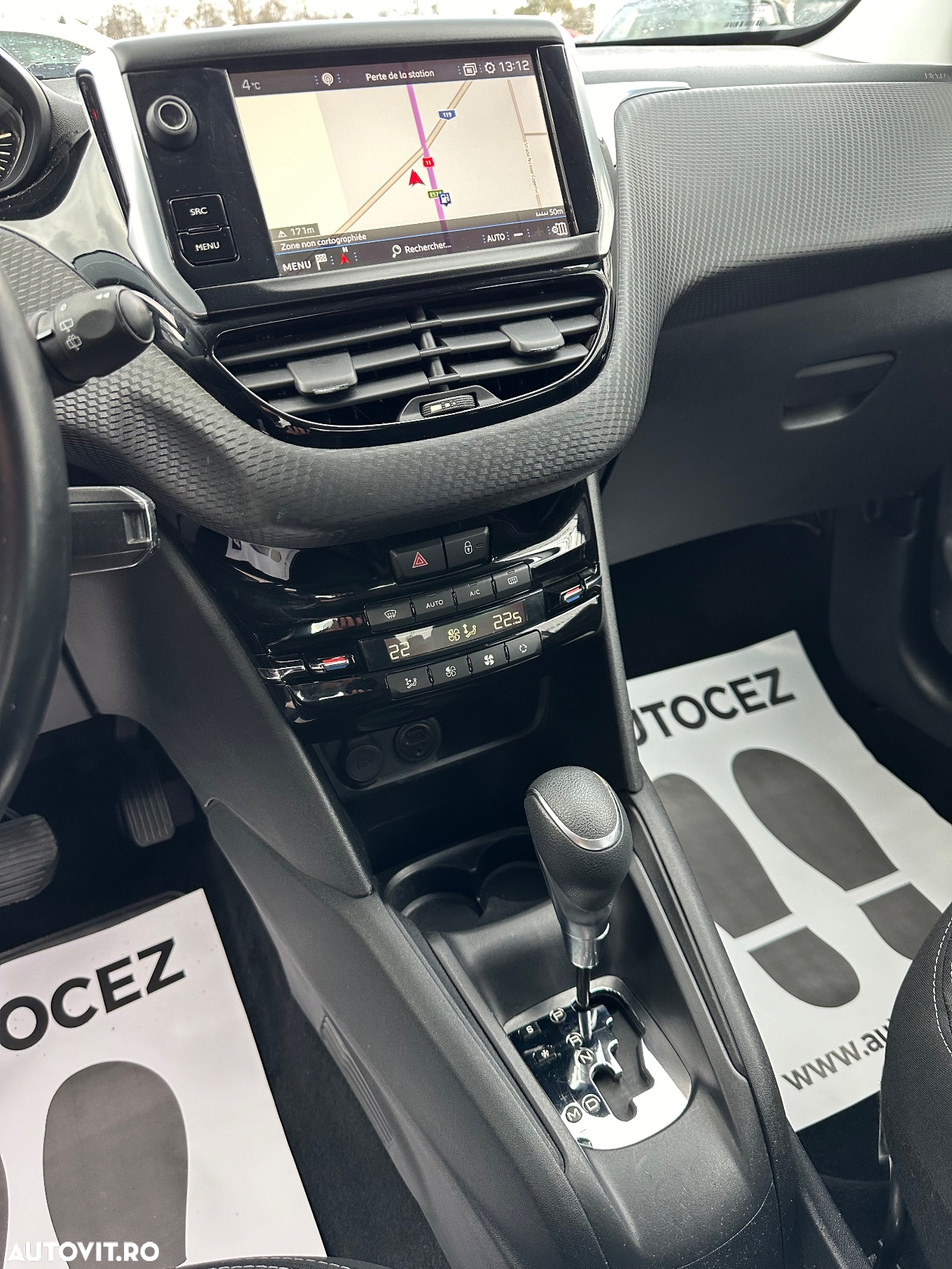 Peugeot 208 - 28