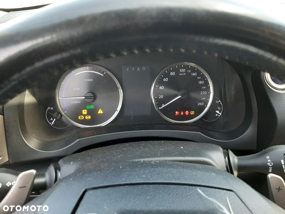 Lexus IS 300h Comfort - 12