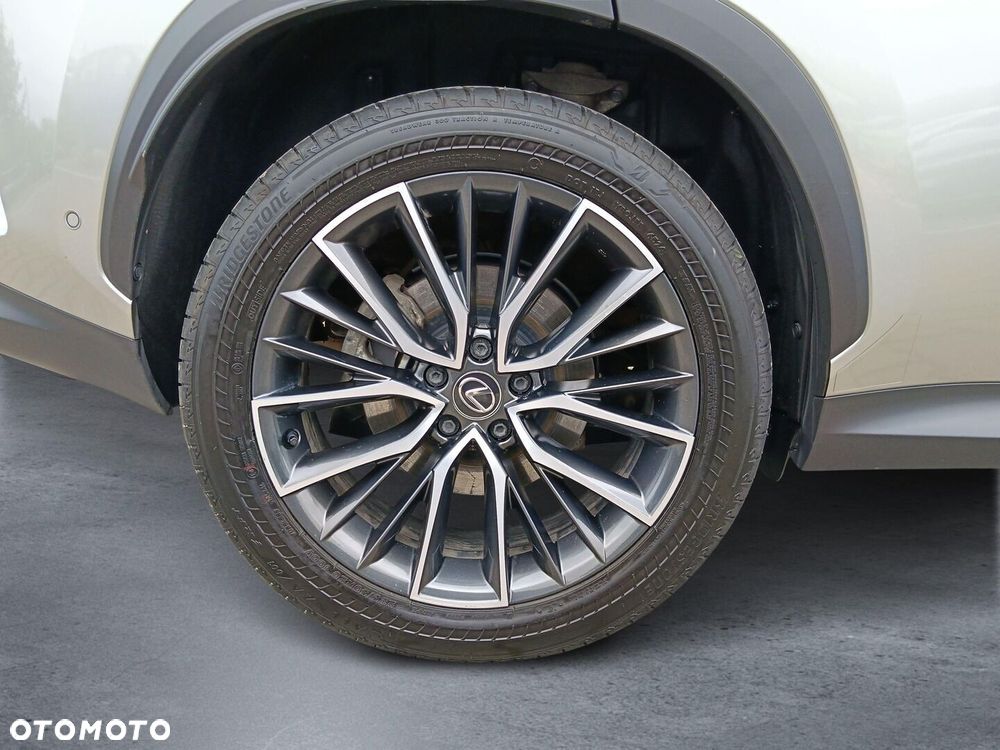 Lexus NX 350h Omotenashi AWD - 18