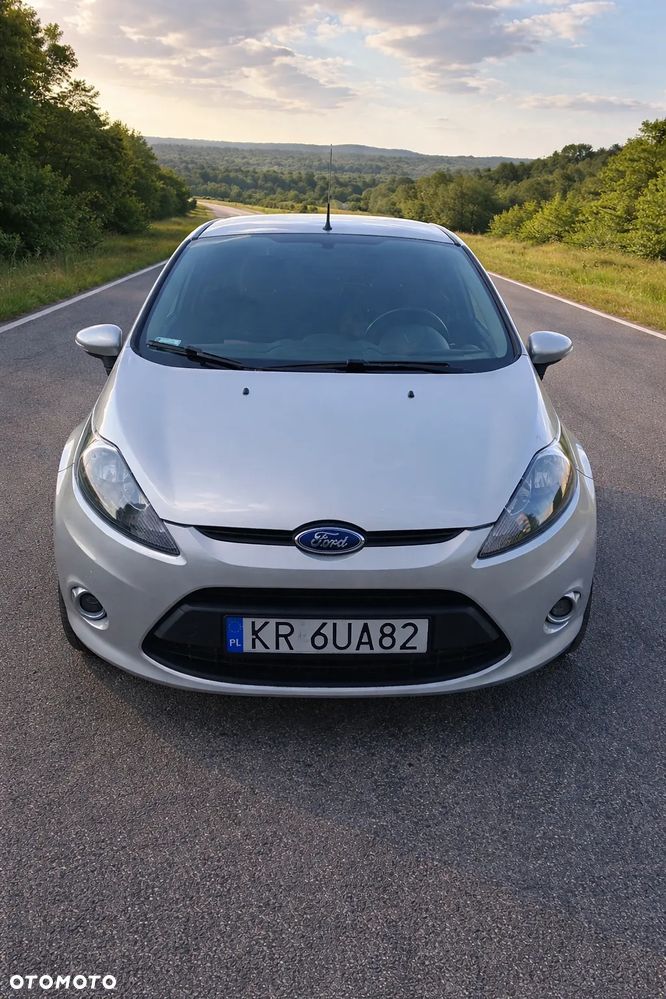 Ford Fiesta 2012 photo 2