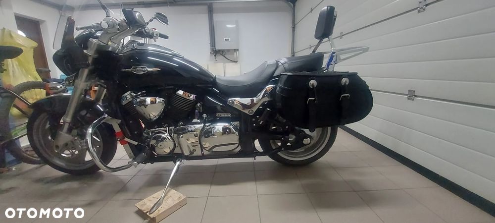 Suzuki Intruder - 1