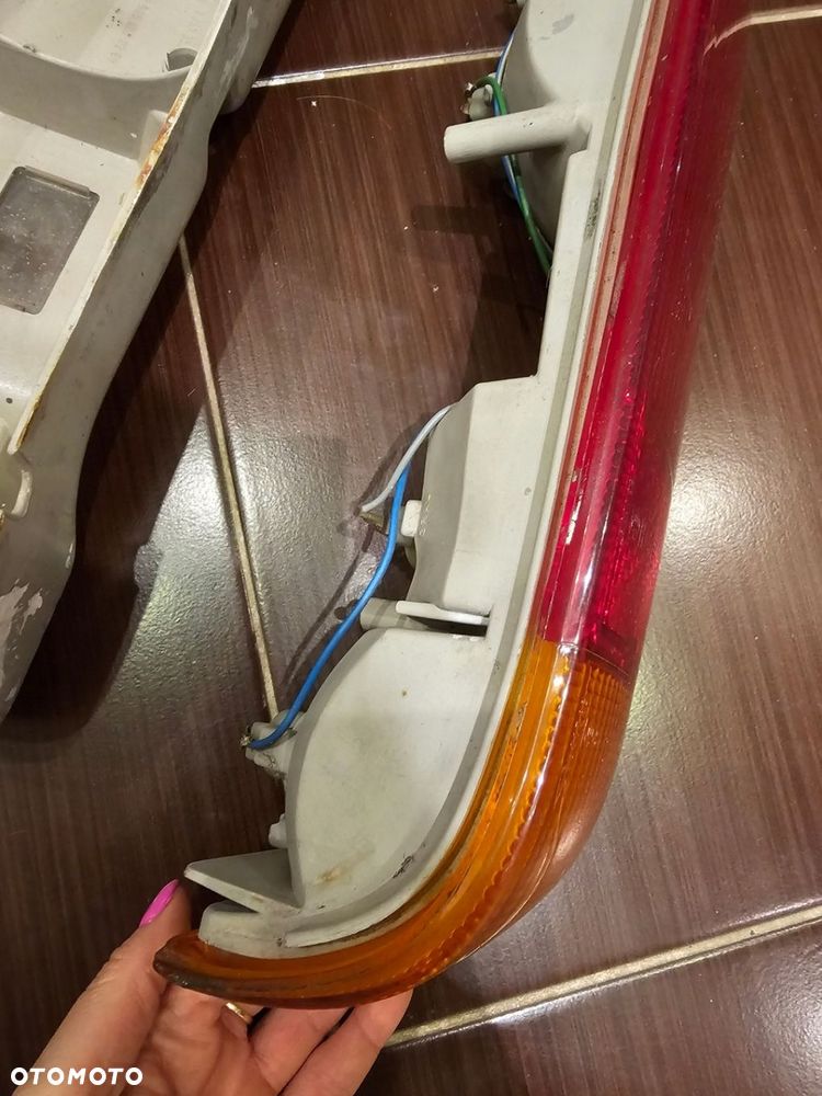 LAMPA PRAWY TYŁ BEZ PĘKNIĘĆ BMW 3 E21 - 16