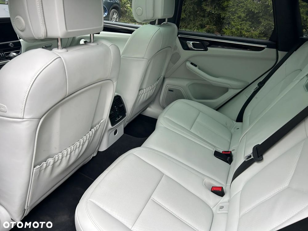 Porsche Macan - 16