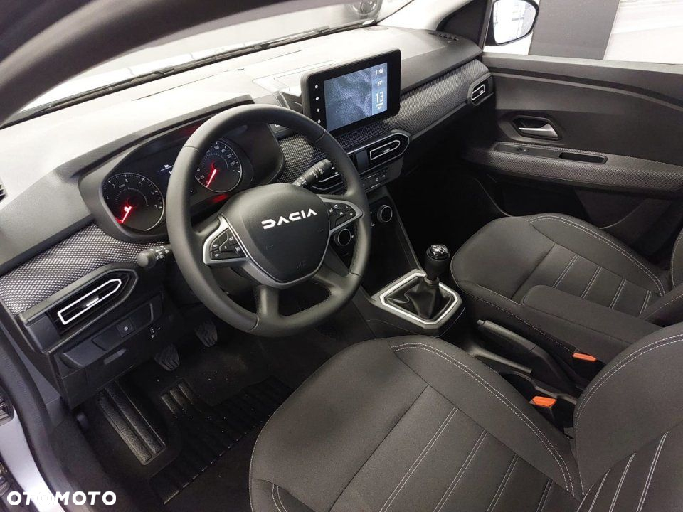 Dacia Sandero - 8