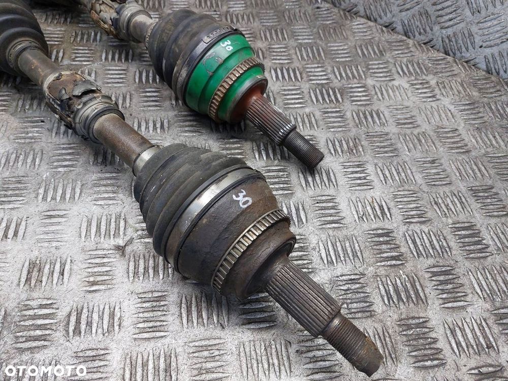 PÓŁOŚ LEWY PRZÓD + PRAWY PRZÓD 5B TOYOTA AVENSIS VERSO I 2.0 D4D - 6