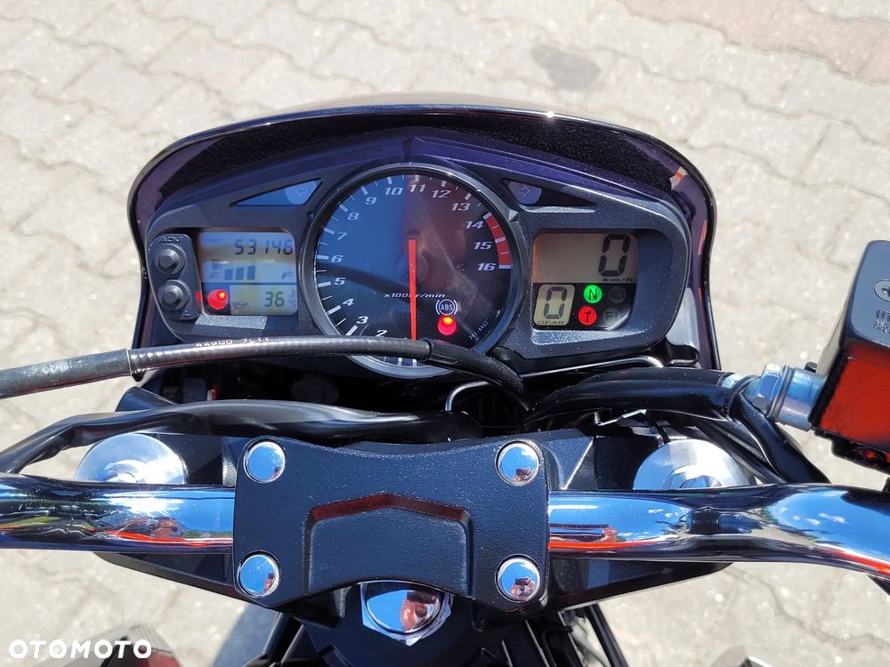 Suzuki GSR - 23
