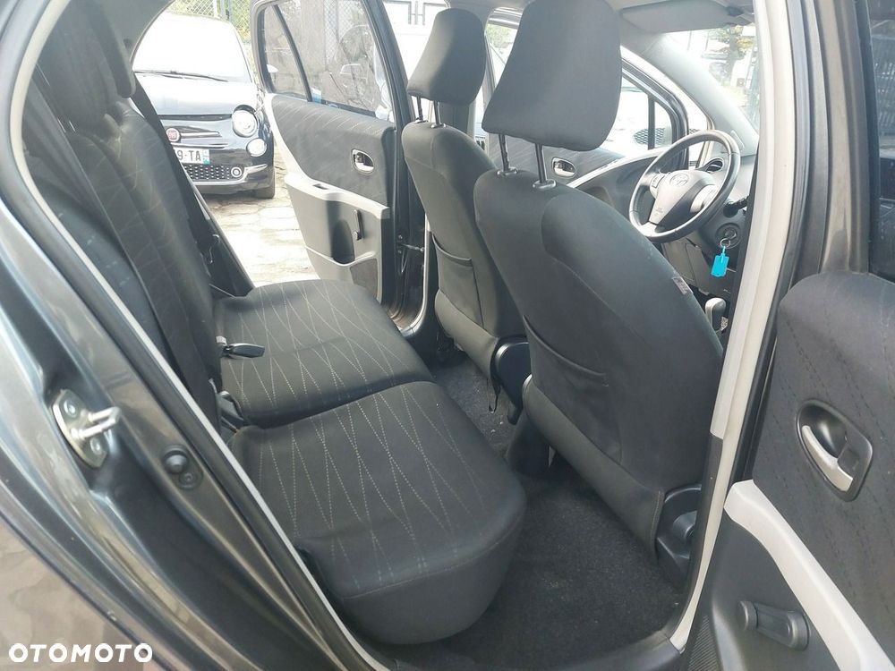 Toyota Yaris - 17