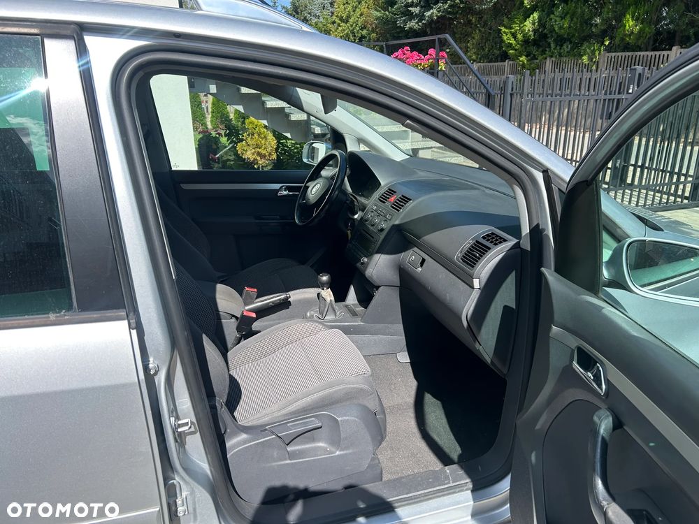Volkswagen Touran 2.0 TDI Highline - 8