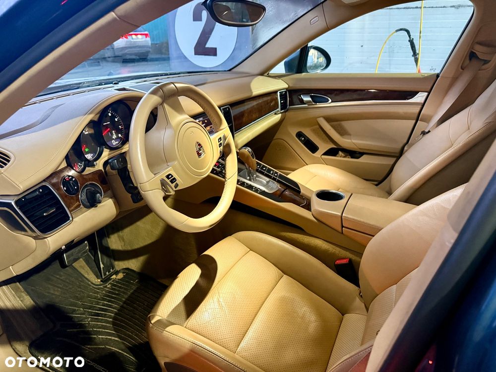 Porsche Panamera PDK Platinum Edition - 12