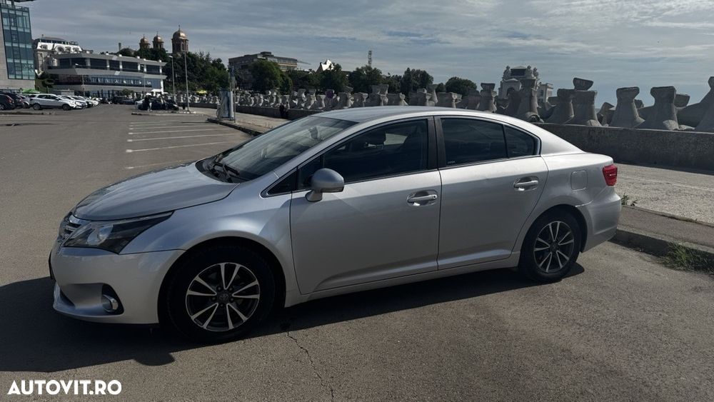 Toyota Avensis 2.0 D-4D Executive - 1