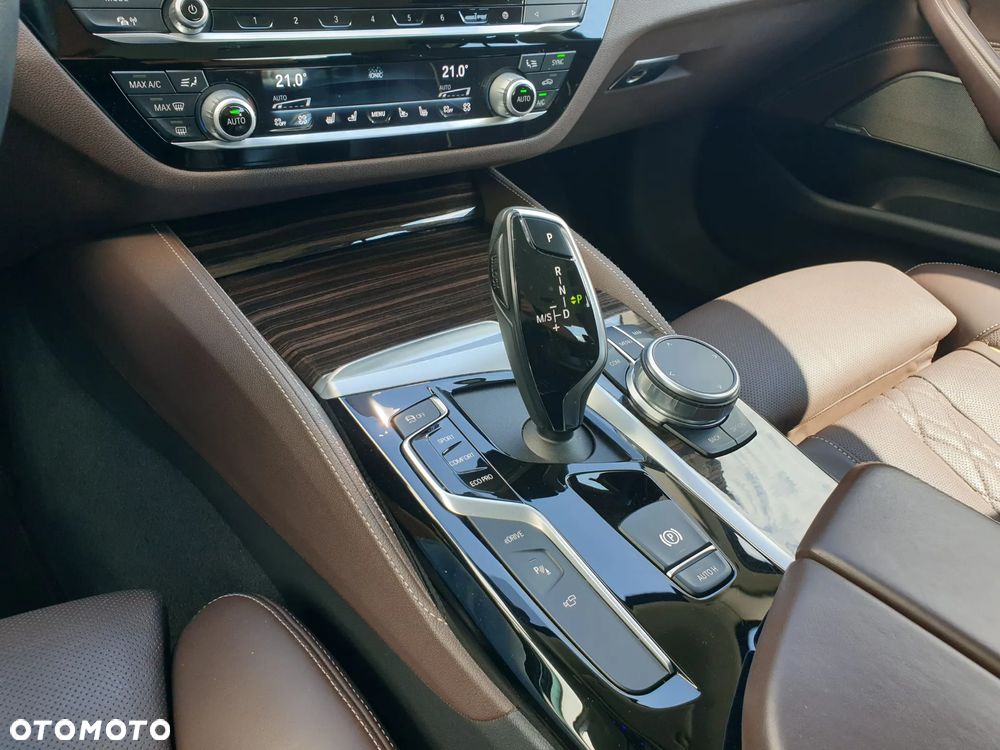 BMW Seria 5 530e iPerformance xDrive Luxury Line - 14