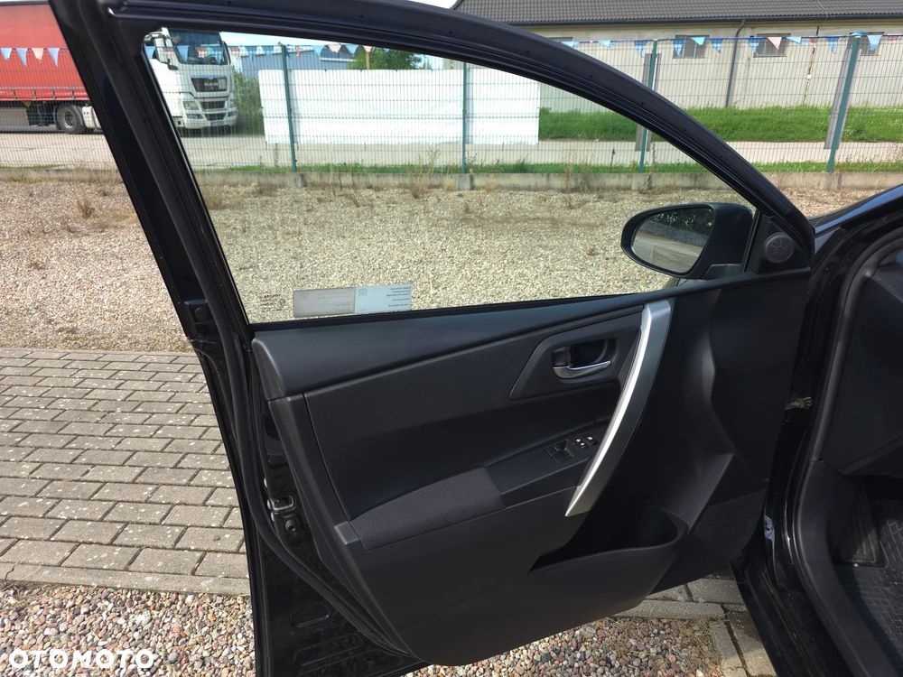 Toyota Auris 1.6 Luna - 17