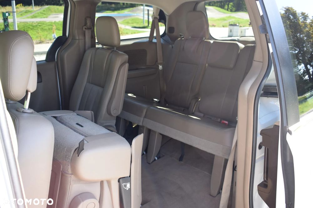 Chrysler Town & Country 3.6 Touring - 26