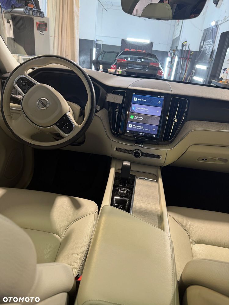 Volvo XC 60 B5 B AWD Plus Dark - 12