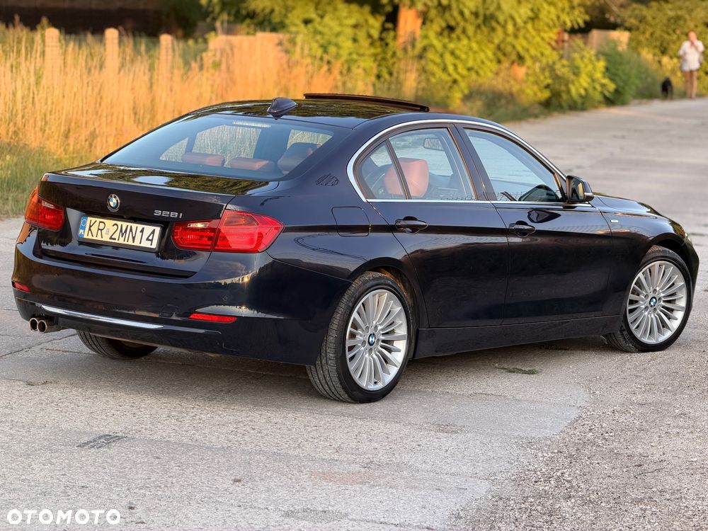 BMW Seria 3 328i Luxury Line - 15