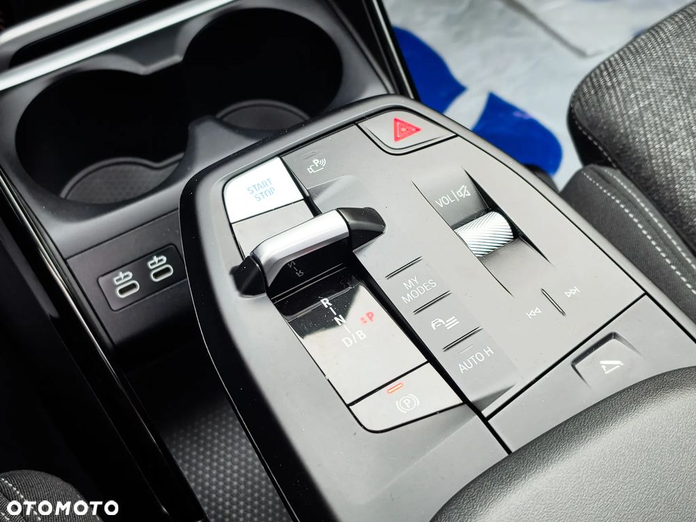 BMW iX1 eDrive20 66.5kWh xLine - 36