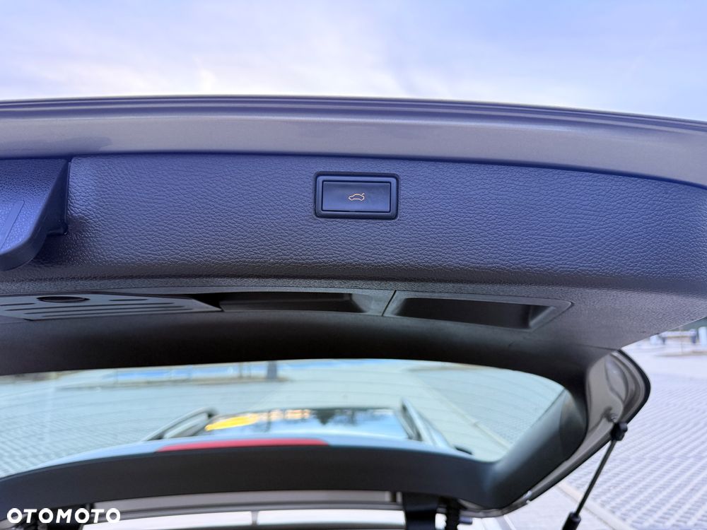 Volkswagen Passat Variant 2.0 TDI DSG BlueMotion Technology Highline - 10