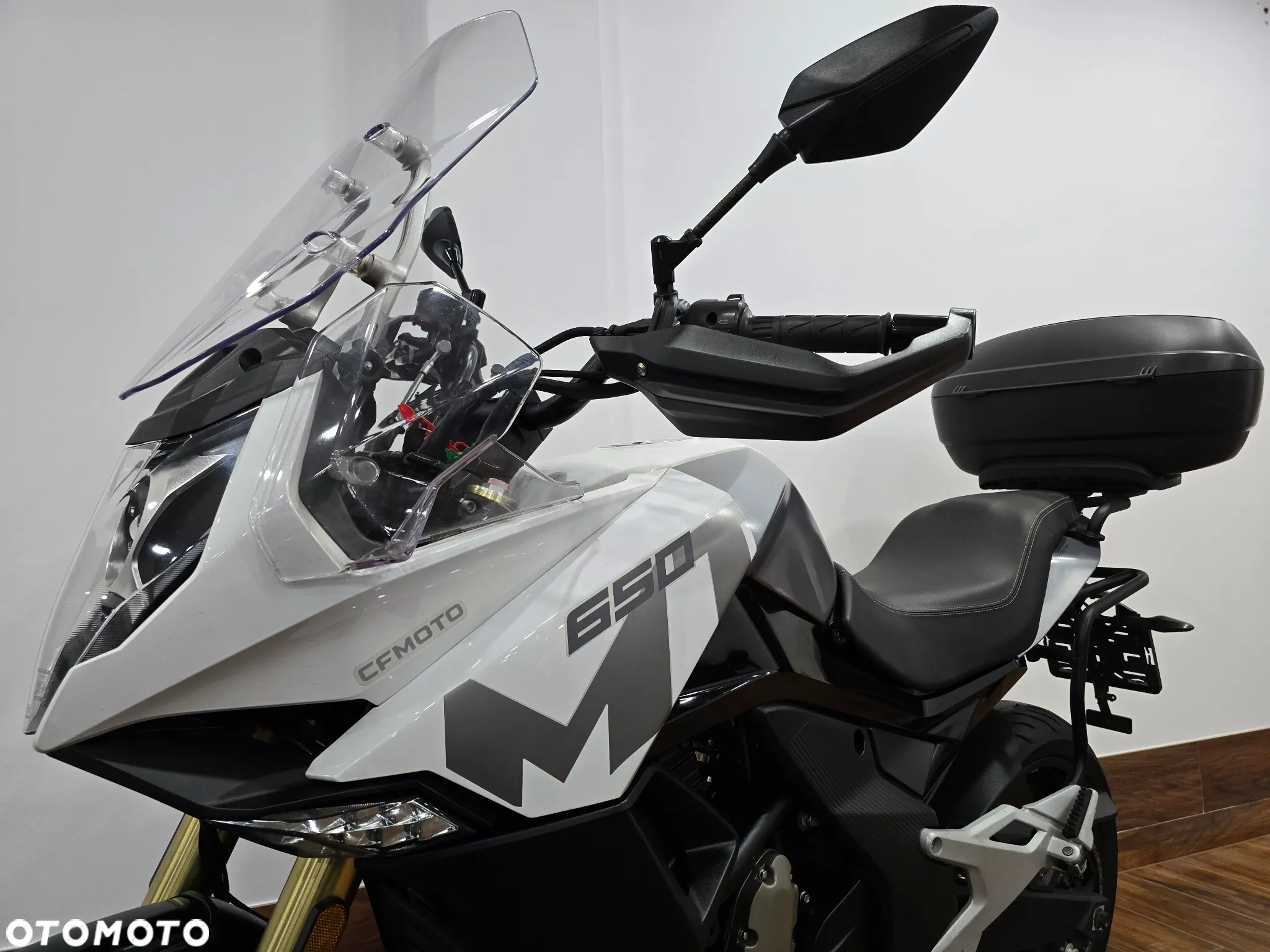 CFMoto MT - 4