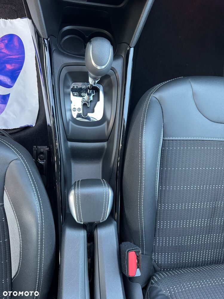 Peugeot 2008 1.2 Pure Tech GPF Allure S&S EAT6 - 28