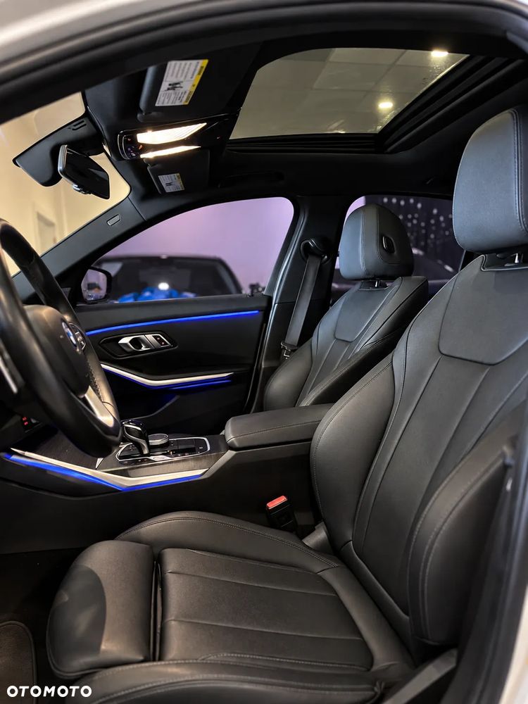 BMW Seria 3 330i M Sport - 11