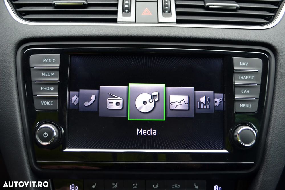 Skoda Octavia Combi 2.0 TDI (Green tec) RS - 13