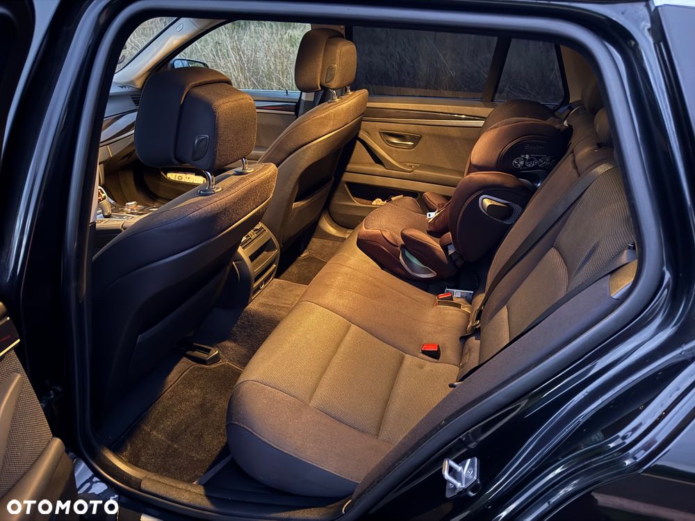 BMW Seria 5 525d xDrive Touring Sport-Aut - 13