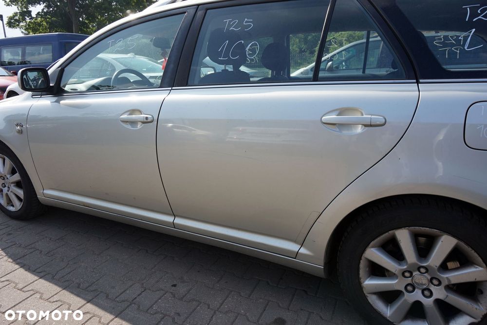 DRZWI TYLNE LEWE AVENSIS II T25 KOMBI 1C0  SREBRNY TOYOTA 2003-2006 - 4