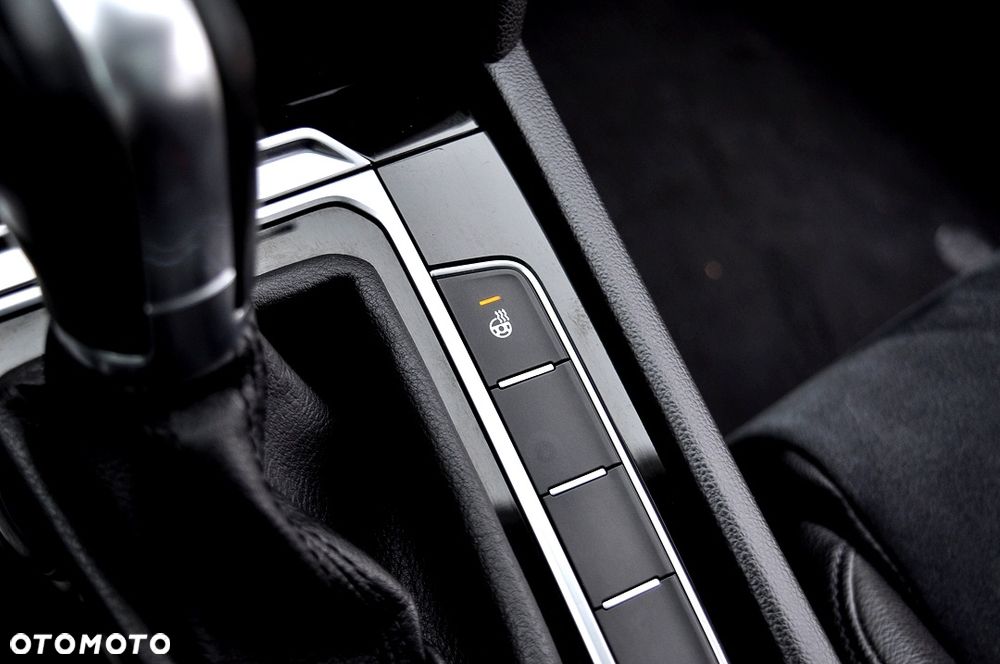 Volkswagen Passat 2.0 TDI SCR DSG Elegance - 31