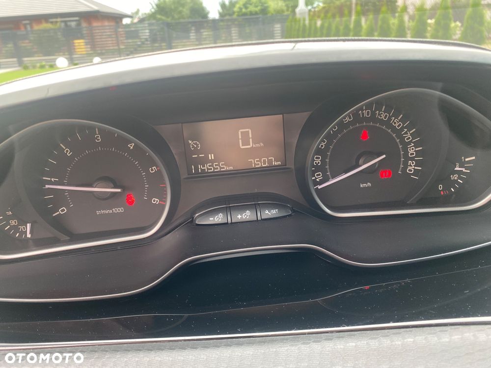 Peugeot 2008 1.5 BlueHDi Allure S&S - 12