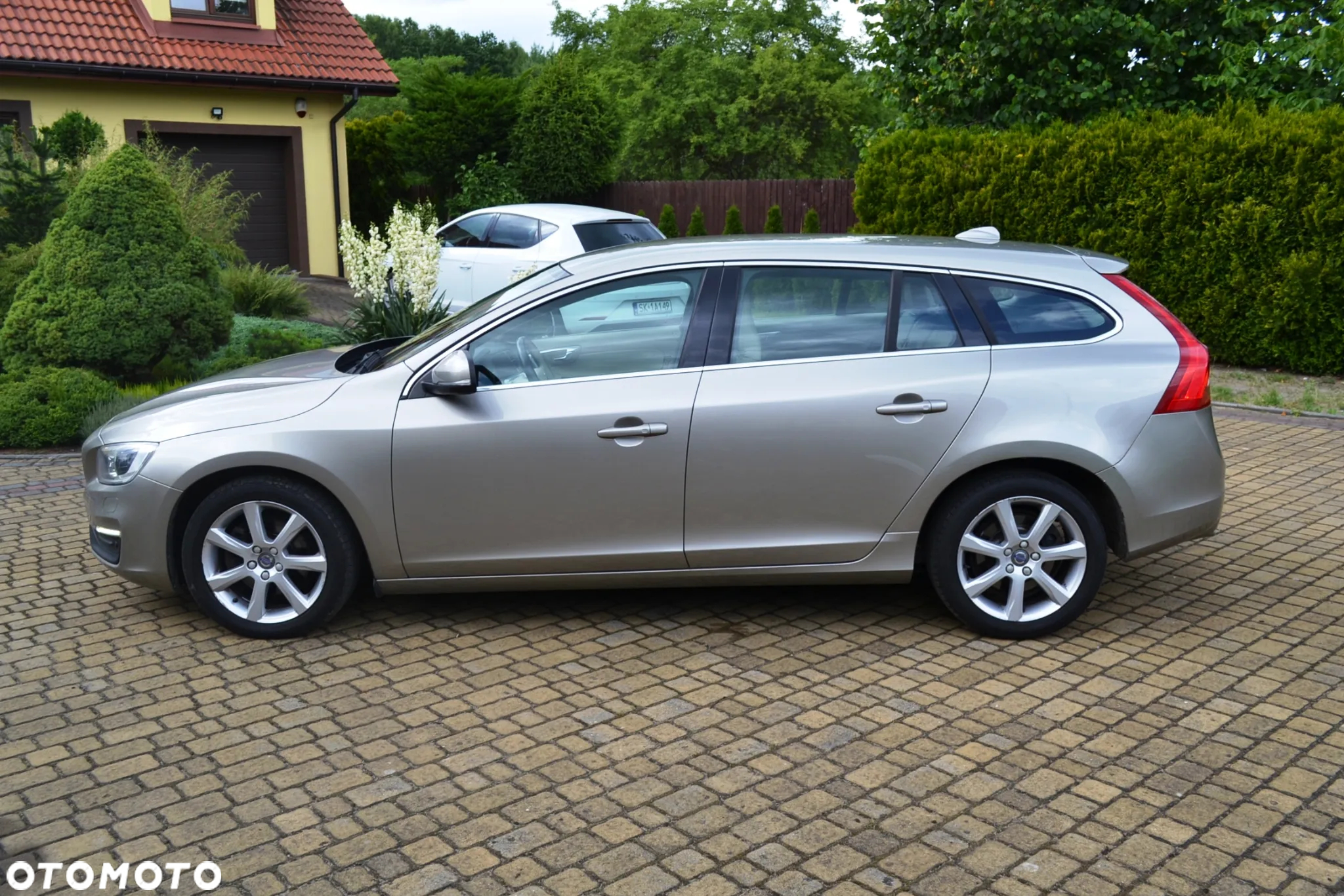 Volvo V60 D4 Drive-E Momentum - 5
