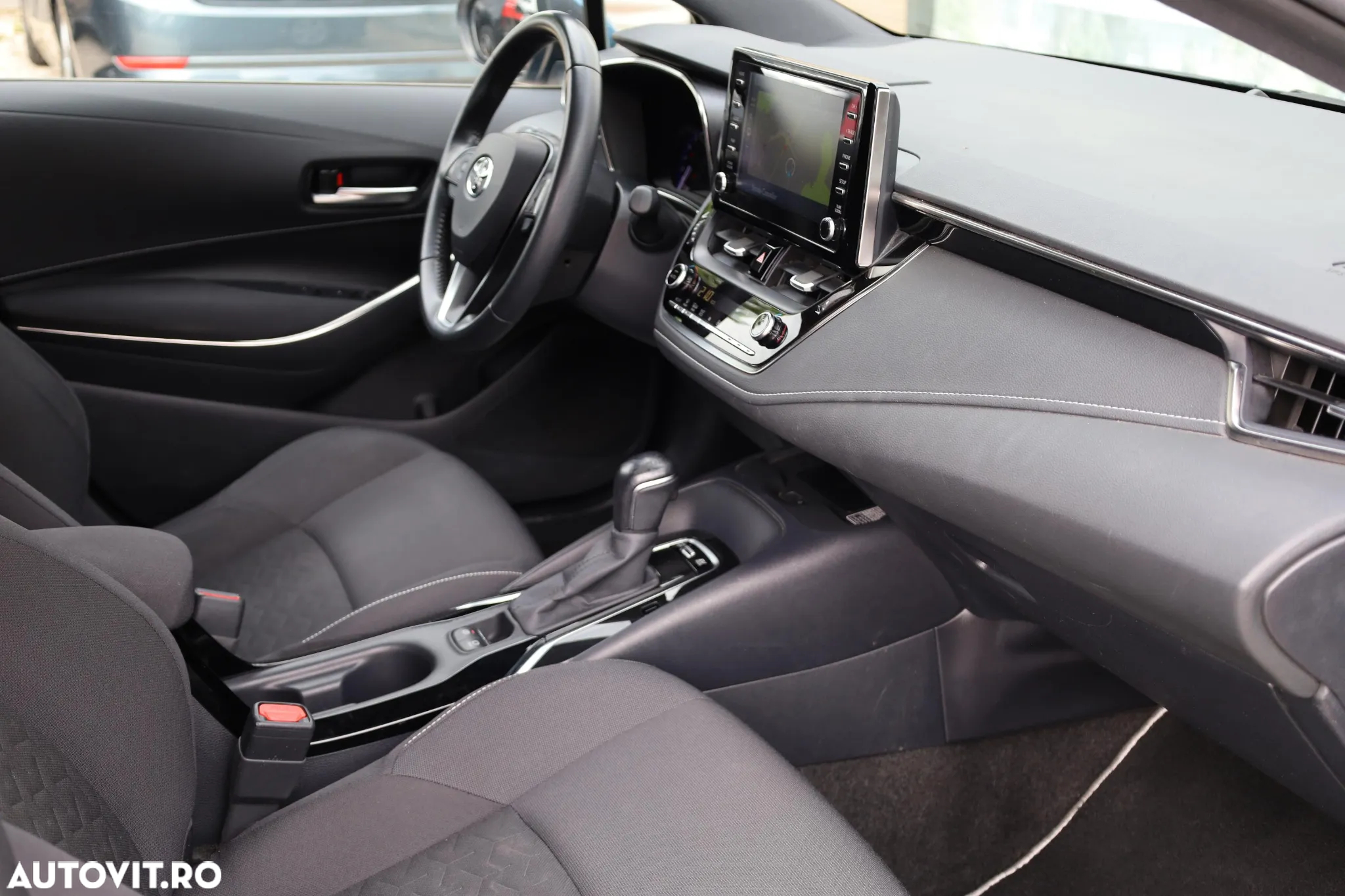 Toyota Corolla 1.8 Hybrid Comfort - 13