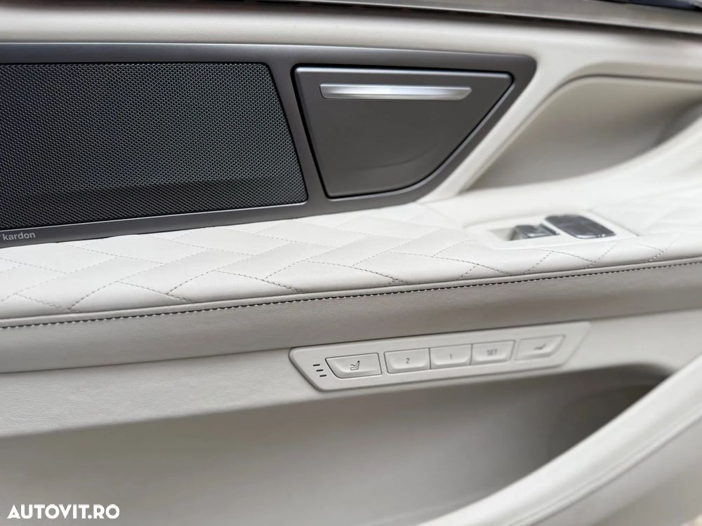 BMW Seria 7 730Ld xDrive - 32
