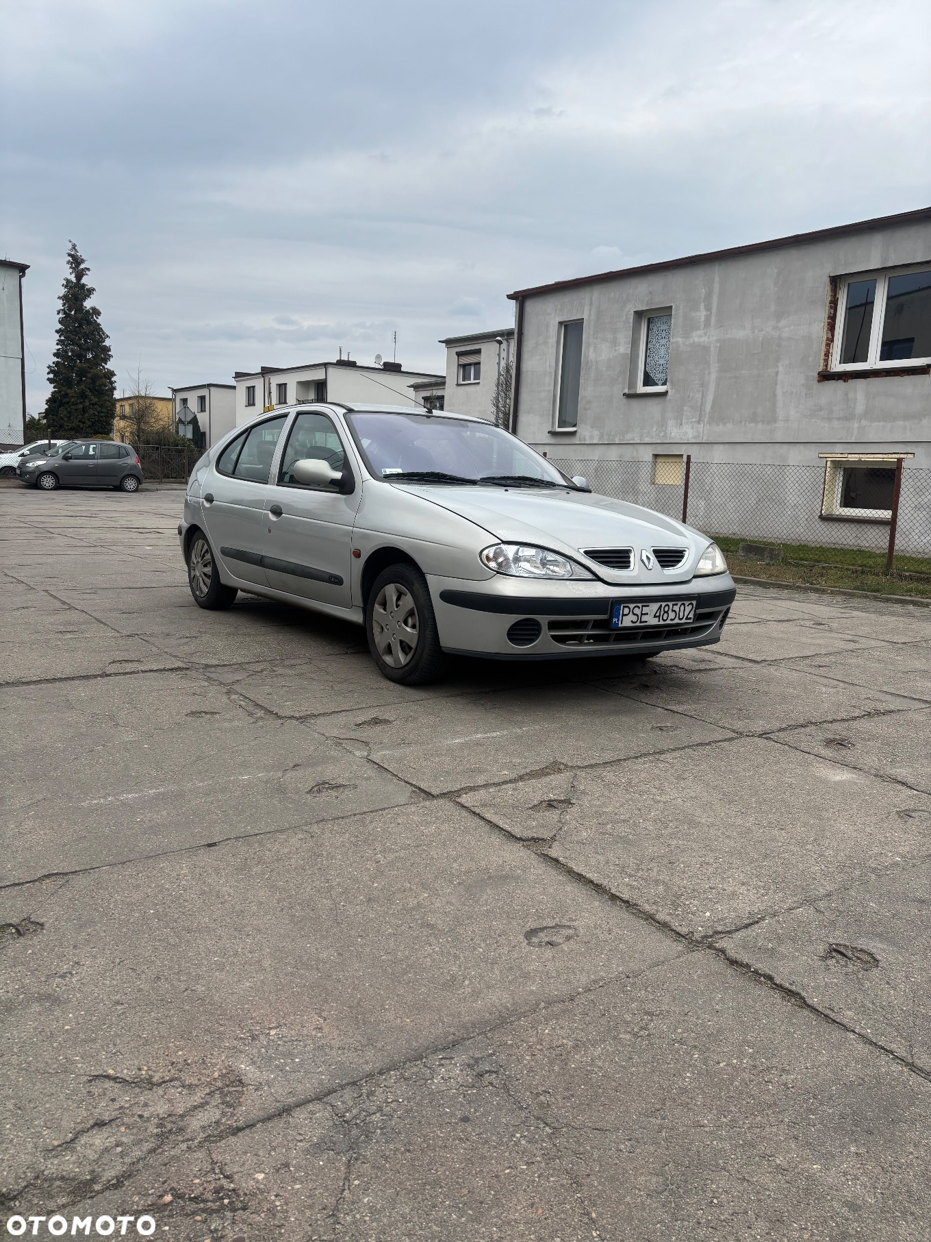 Renault Megane 1.4 RN 16V - 4