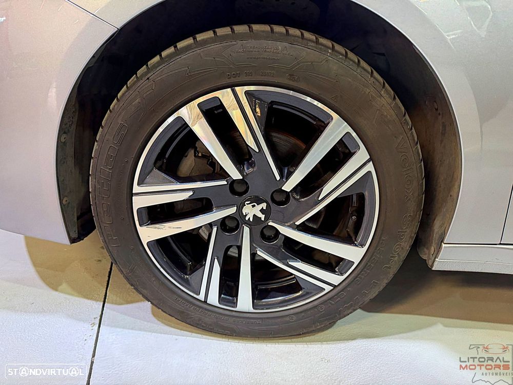 Peugeot 208 1.2 PureTech SE Style - 12