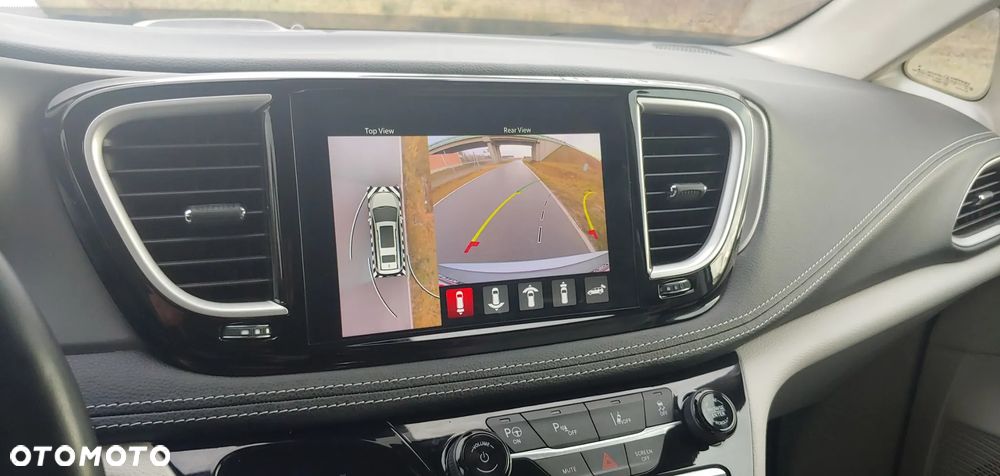 Chrysler Pacifica - 15